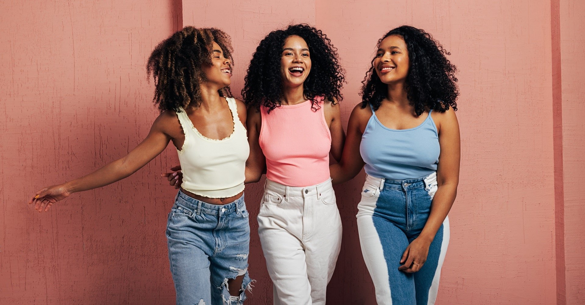 Creme para cabelo cacheado: ácido hialurônico e óleo de rícino, como combinar?